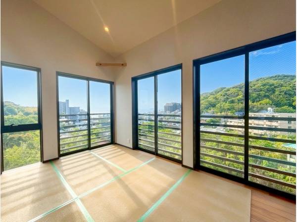 室内から綺麗に海を望めます！