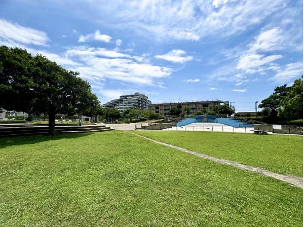 なでしこ公園まで徒歩2分（約160m）