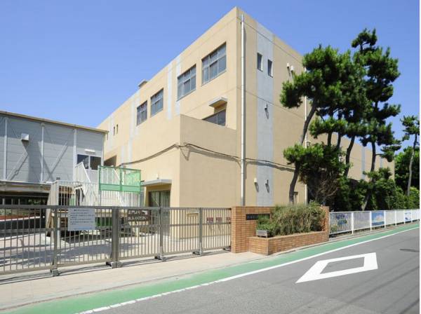 茅ヶ崎市立緑が浜小学校まで徒歩6分（約430ｍ）