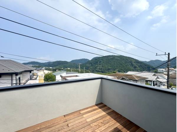 ルーフバルコニーからは自然を感じられます