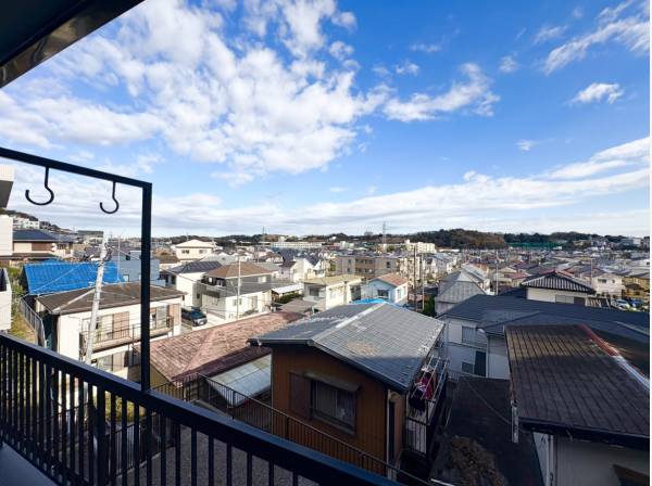 高台のロケーションにつき開放感ある眺望が広がっています。