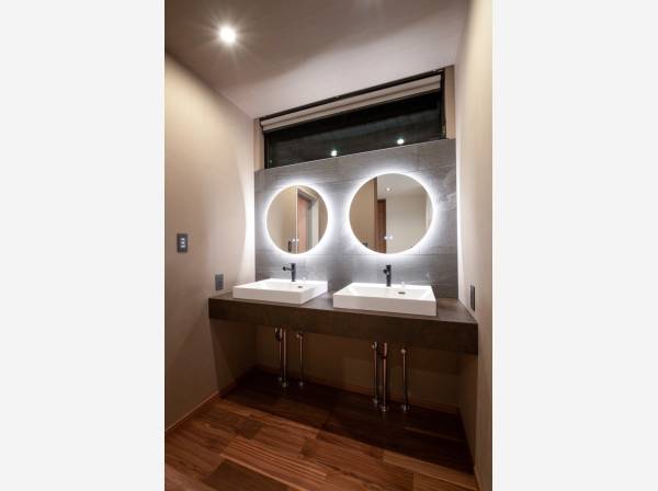 ダブルボウルのパウダールーム