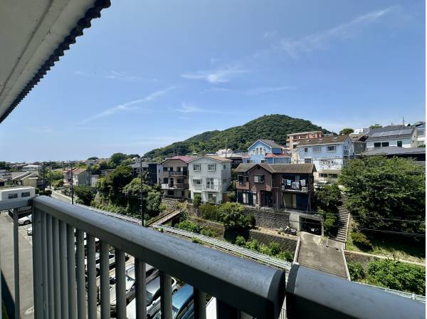 主寝室から望む景色/ペットと一緒に暮らしても素敵ですね