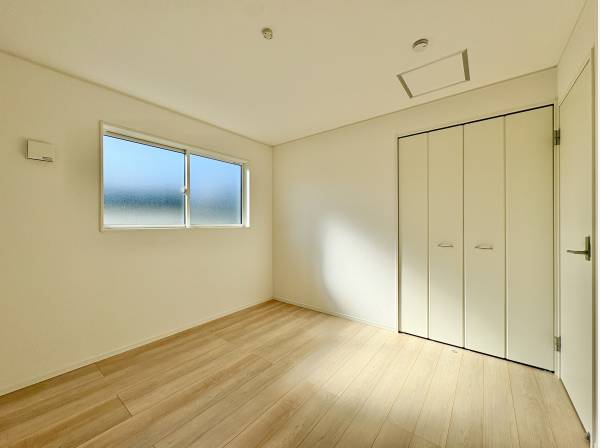 各居室にはクローゼットを完備しております。
