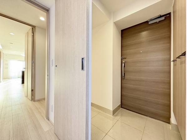 回遊動線の玄関スペース