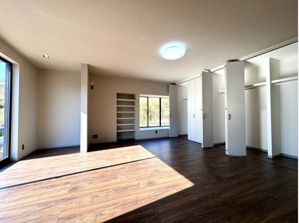 主寝室もゆったりです。