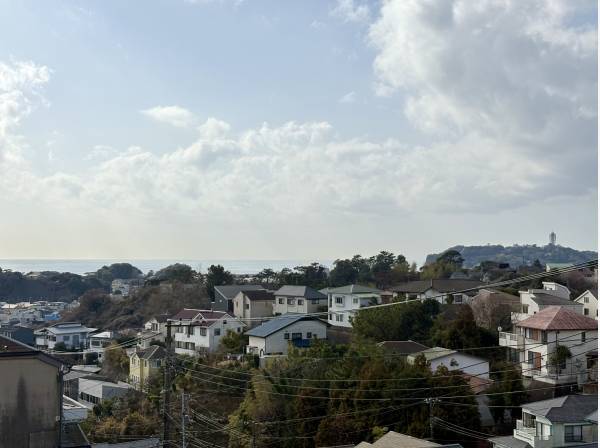 海と江ノ島を眺めます。