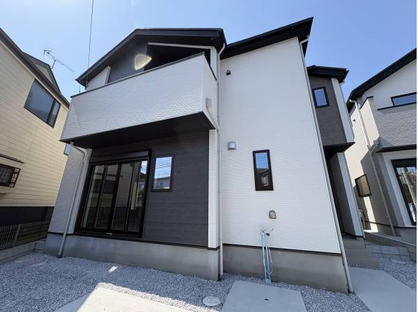 駐車場が2台並列で停められますよ。