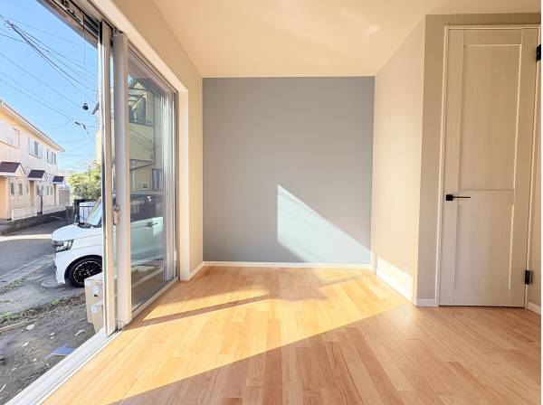 居室ドアは全て2300ハイサイズドアを採用し開放感を生み出します。