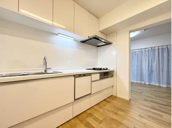 コンパクトで使い勝手の良さそうなキッチンスペース