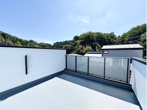 鎌倉の緑を楽しむルーフバルコニ！