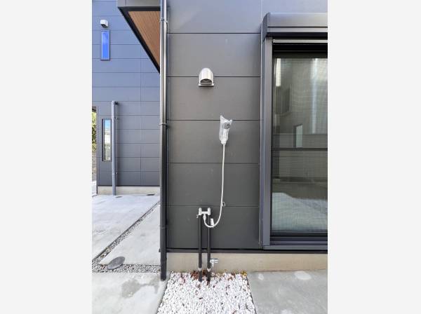 海を楽しみたい方必須のアイテム「外シャワー」完備