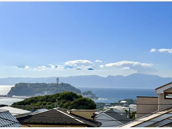 ルーフバルコニーからはしっかりと海を眺めます。