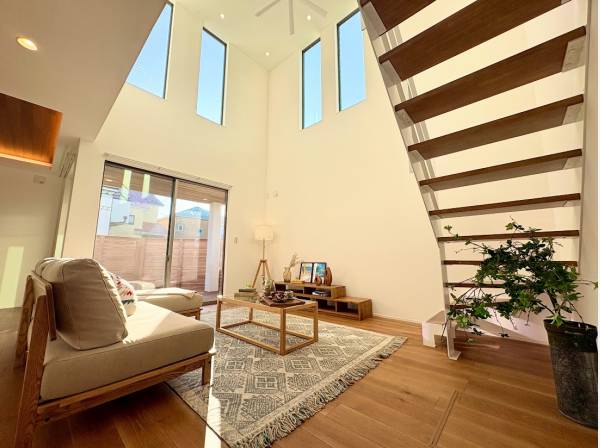 重厚感ある開放的なお家ですね！