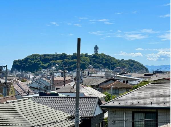 バルコニーからもルーフバルコニーからも江の島が見えますよ！