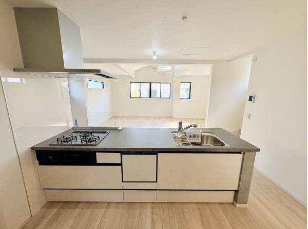 リビングを見渡せる！家族の様子を見守りながらお料理できるキッチン