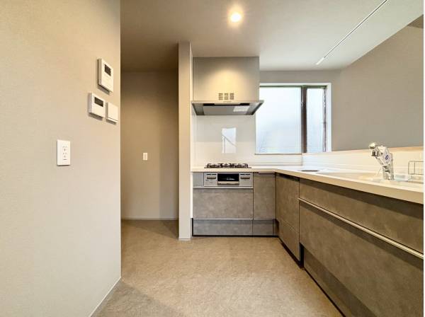 使い勝手のよさそうなL字型キッチン