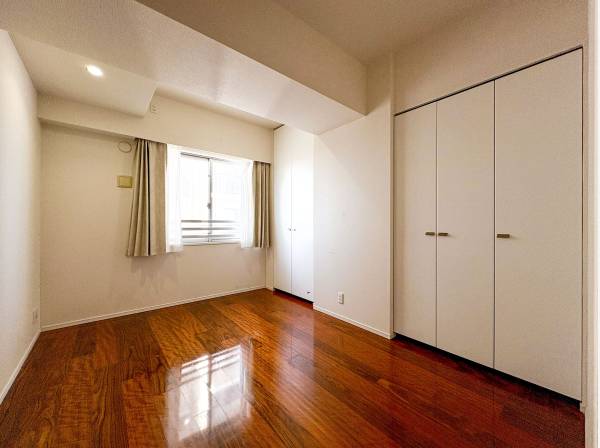 洋室にも収納豊富です！