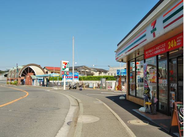 セブンイレブン逗子５丁目店まで徒歩2分（約150　ｍ）