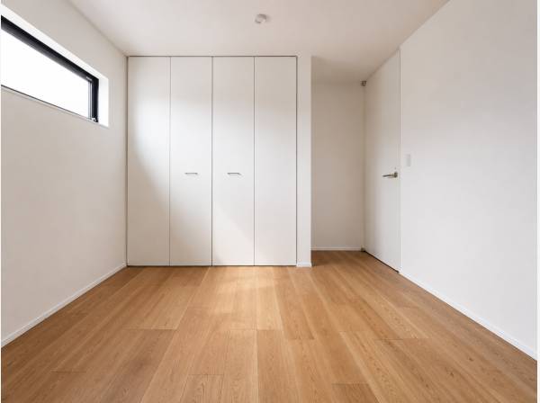 全居室収納付きの使いやすい洋室。