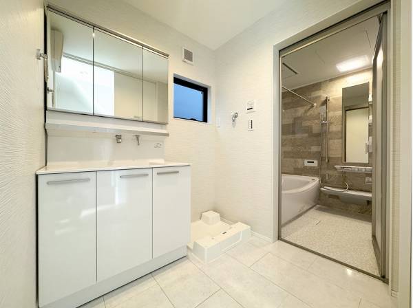 サニタリールームは3階にあり洗濯同線も快適