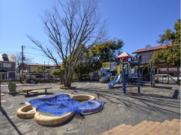 亀ヶ岡公園まで徒歩2分（約140ｍ）