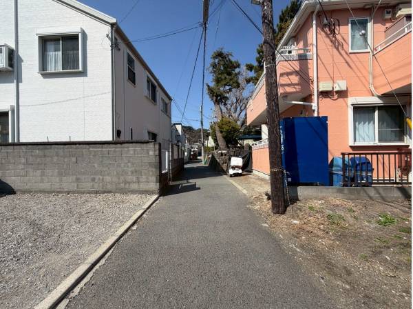 付近には程よく緑を感じる素敵な立地