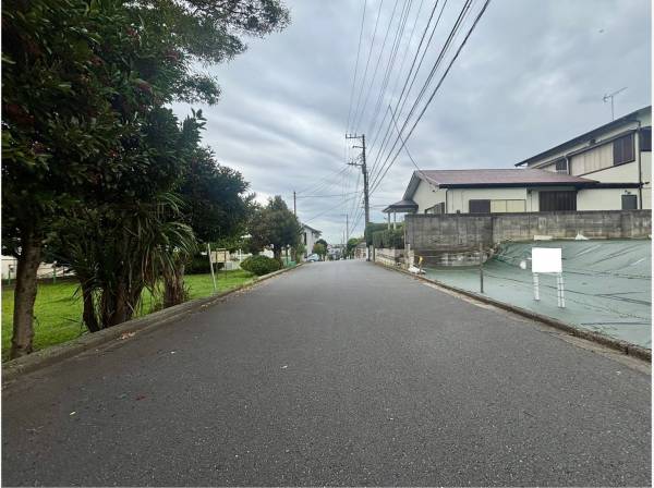 前面道路は約6mございます
