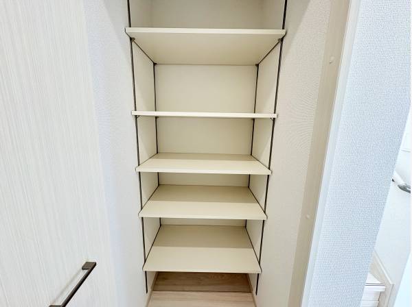 玄関前にある収納