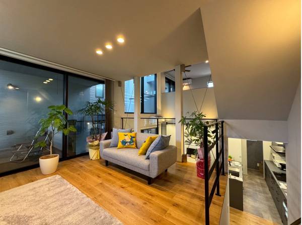 スキップフロアにはリビングスペースが備わります！