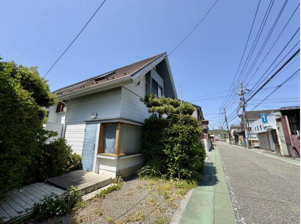 古都鎌倉の雰囲気を感じられる街並みが広がります