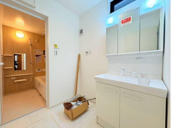 広々としたパウダールーム