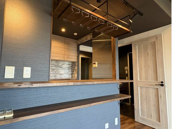 ワイングラスホルダーが良い雰囲気を出しています