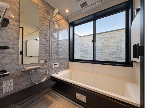 プライバシーの守られた露天気分も愉しめるバスルーム