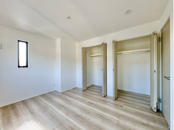 各居室にクローゼットを完備。