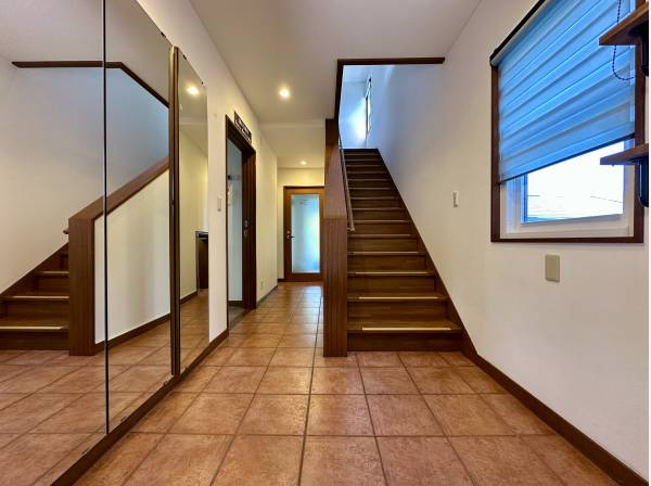 玄関ホール/SICも広々