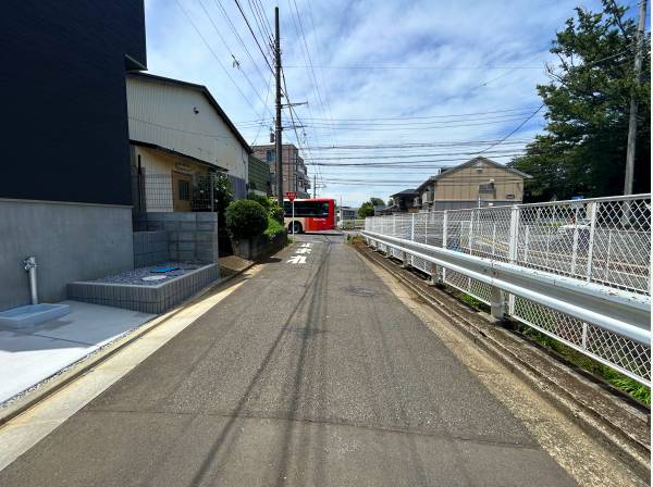 前面道路は約4m御座います
