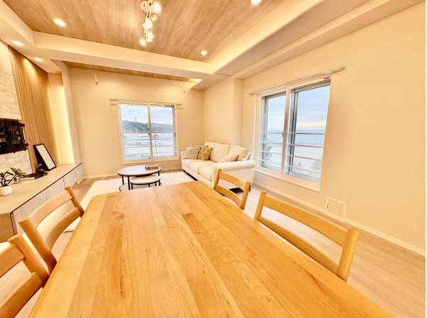 ダイニングからもリビングからも海が見えますよ！