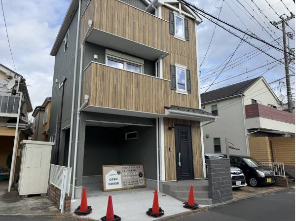 ビルトインガレージが映えるこだわりの家