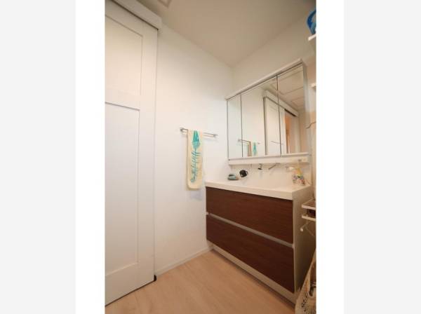 毎日使用する洗面室、ご家族で使用する場面をご想像ください