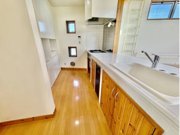 造作キッチンは絵本の中の世界のよう！