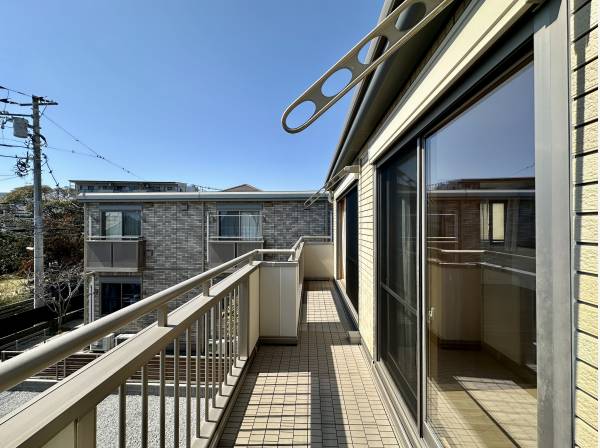 2階バルコニーから花火大会を望みます