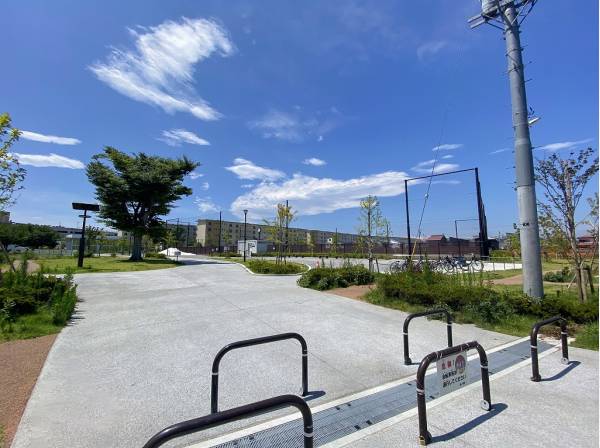 しろやま公園まで徒歩9分（約720m）