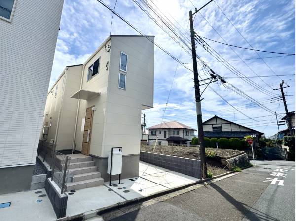 ホワイトカラーの爽やかな外観