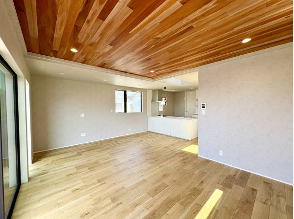 温かみのあるLDKは20帖以上の広々空間