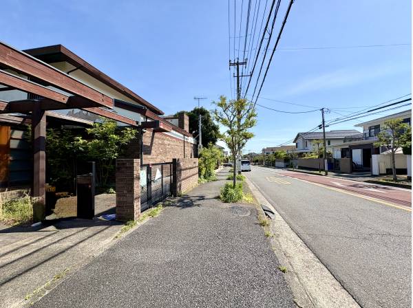 開放的な街並みが続くロケーション