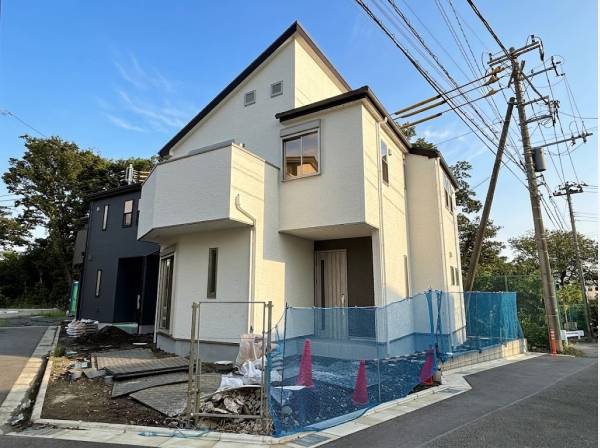カースペース2台可能な角地に佇む新築戸建です