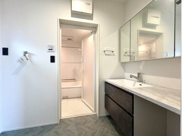 ゆとりある広さのパウダールーム