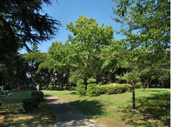 桜山中央公園まで徒歩5分（約360m）