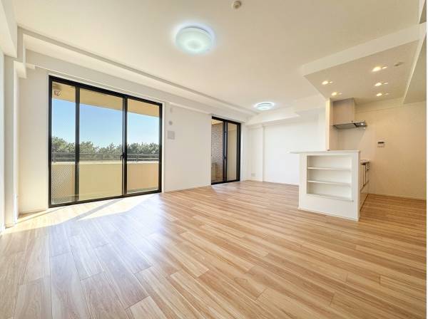 遮る建物がなく空へと抜ける開放的なLDK